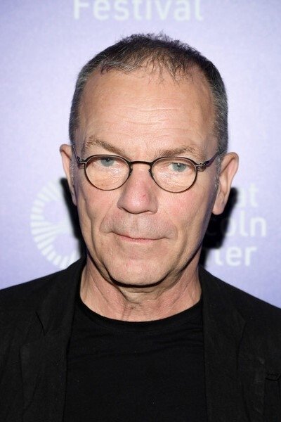 Thomas Heise backdrop