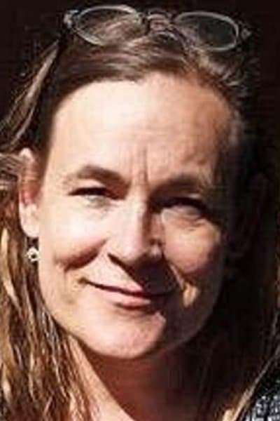 Julie Carlsen backdrop