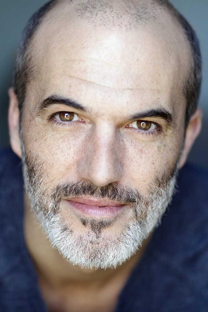 Romain Ogerau backdrop