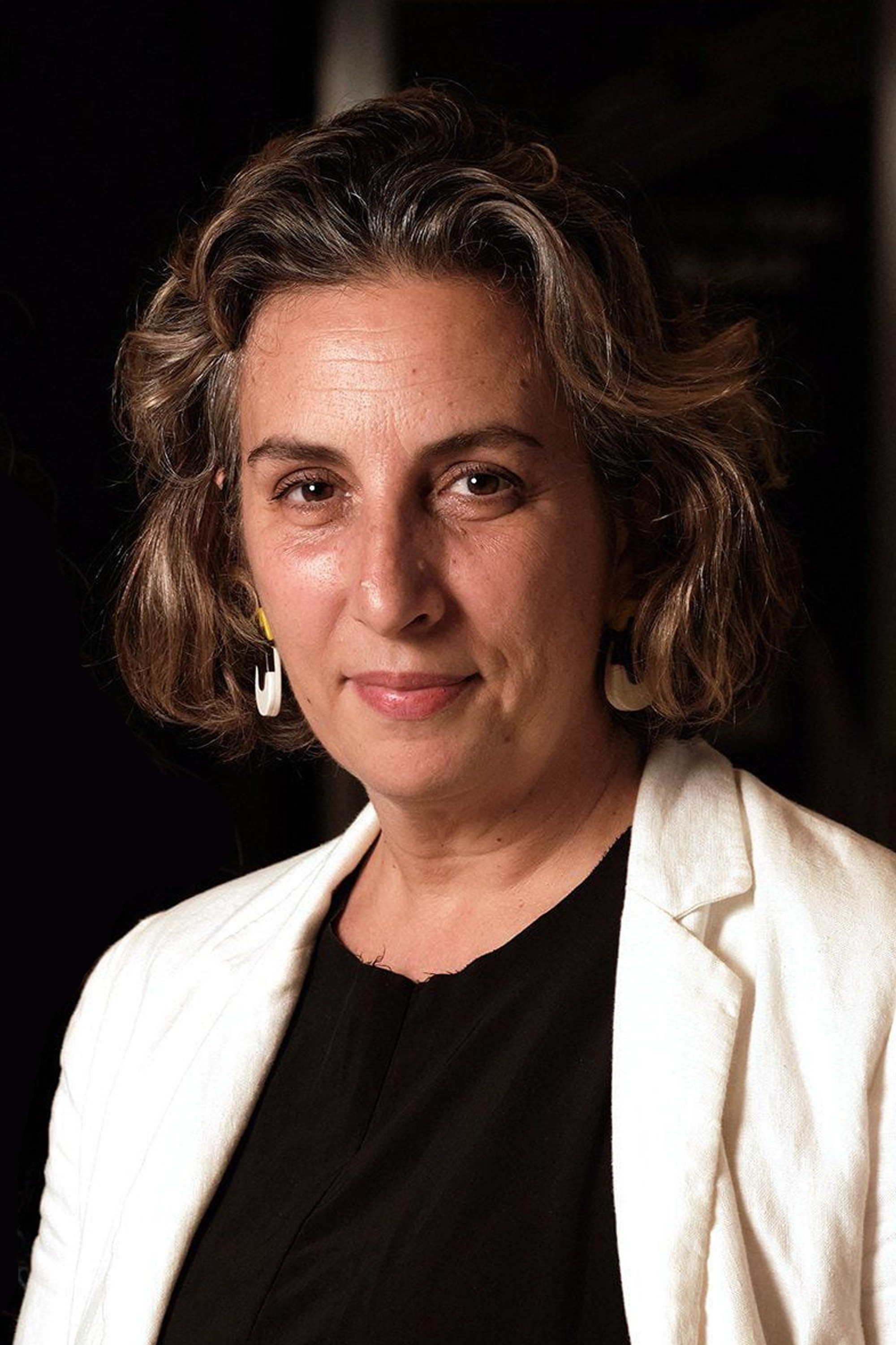 Paula Hernández backdrop