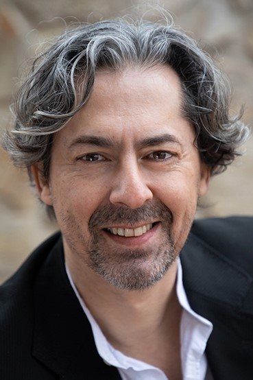 Jesús Noguero backdrop