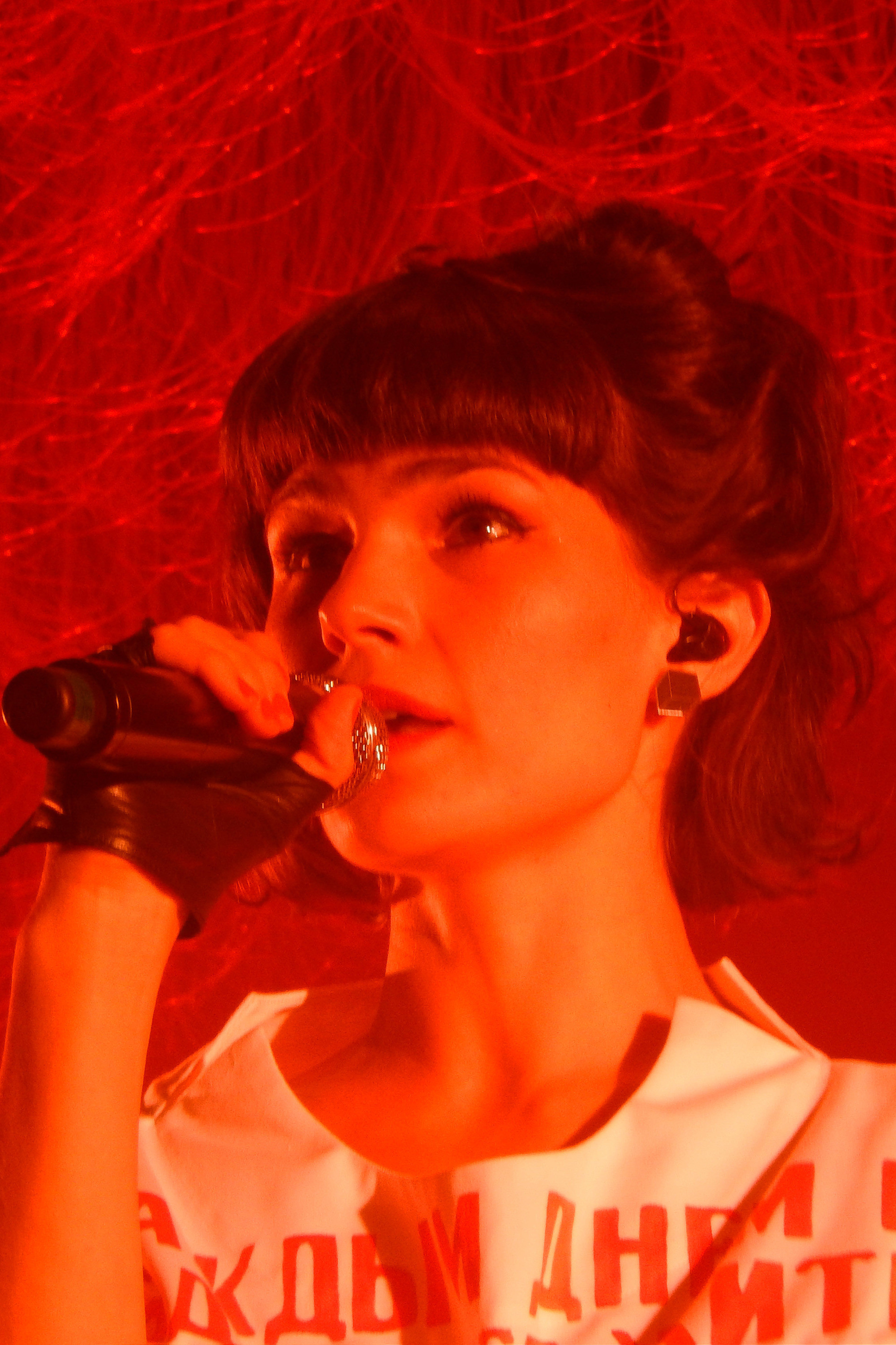 Olivia Merilahti backdrop