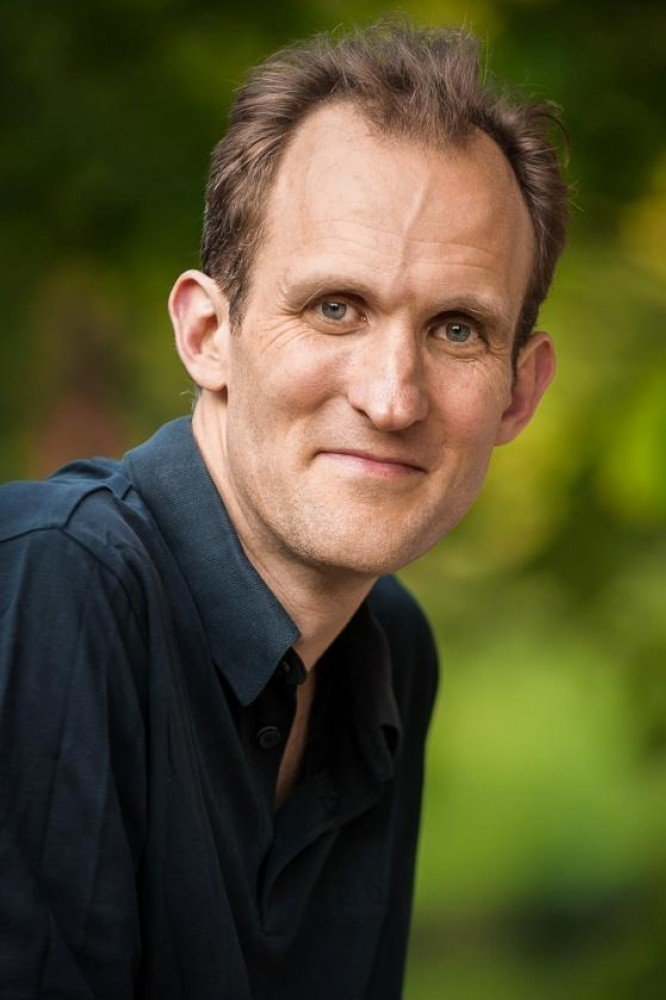 Severin von Hoensbroech backdrop