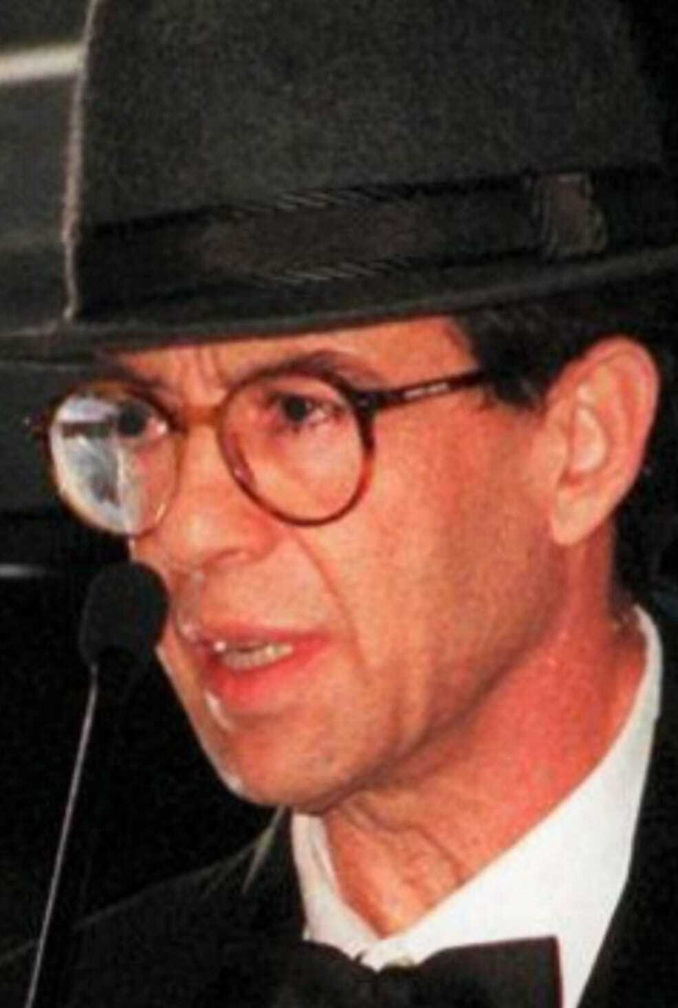 Ricardo Franco backdrop