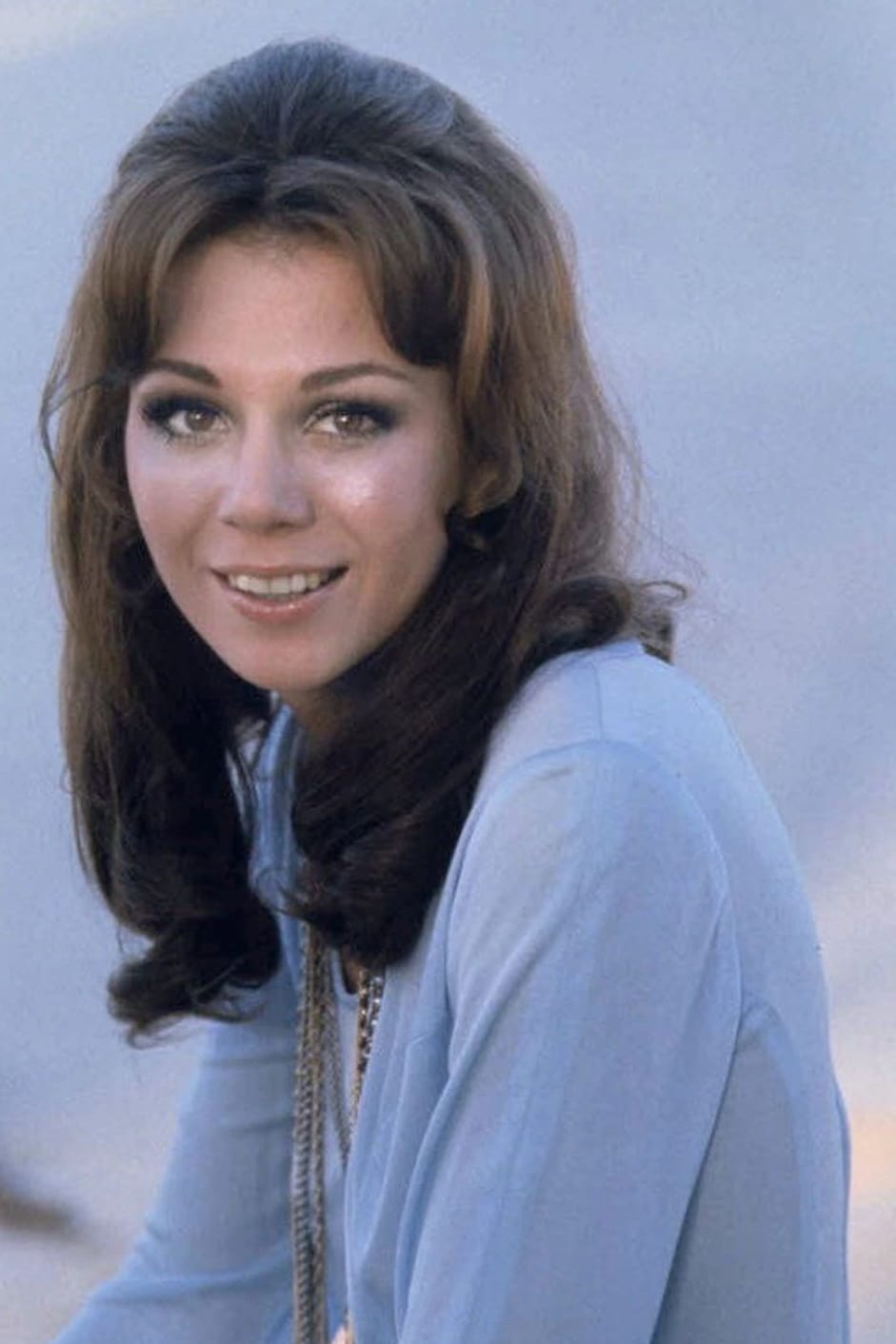 Katrin Li Skot backdrop