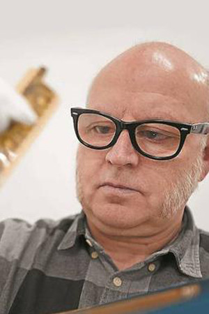 Santiago Aguilar backdrop