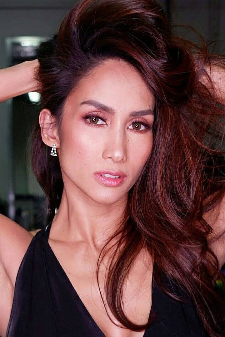 Ina Raymundo backdrop