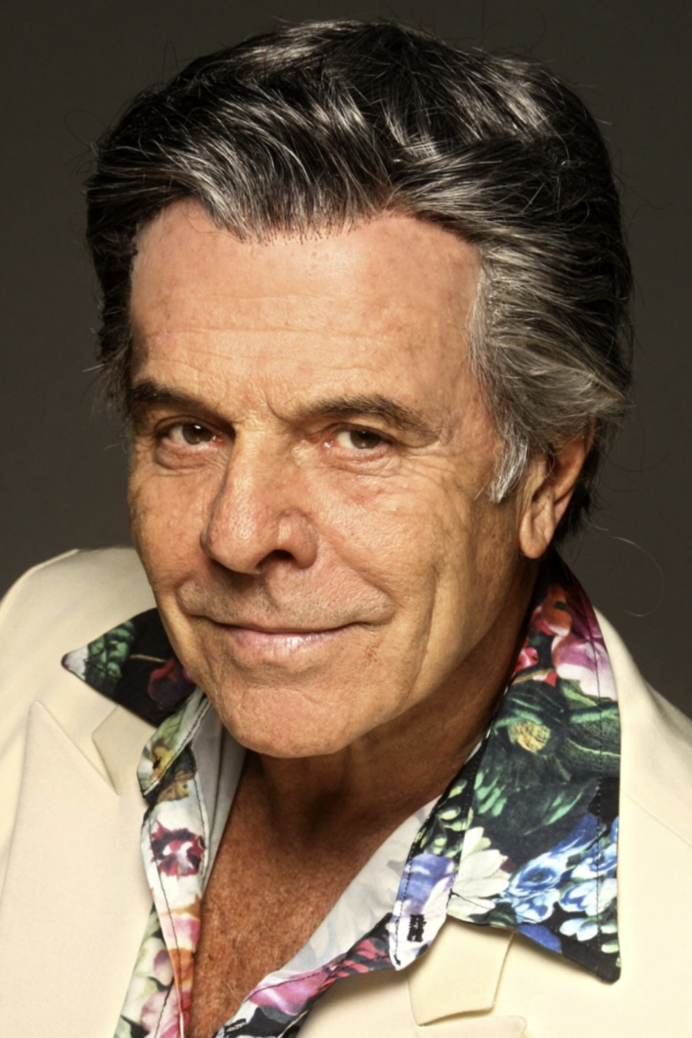 Víctor Laplace backdrop