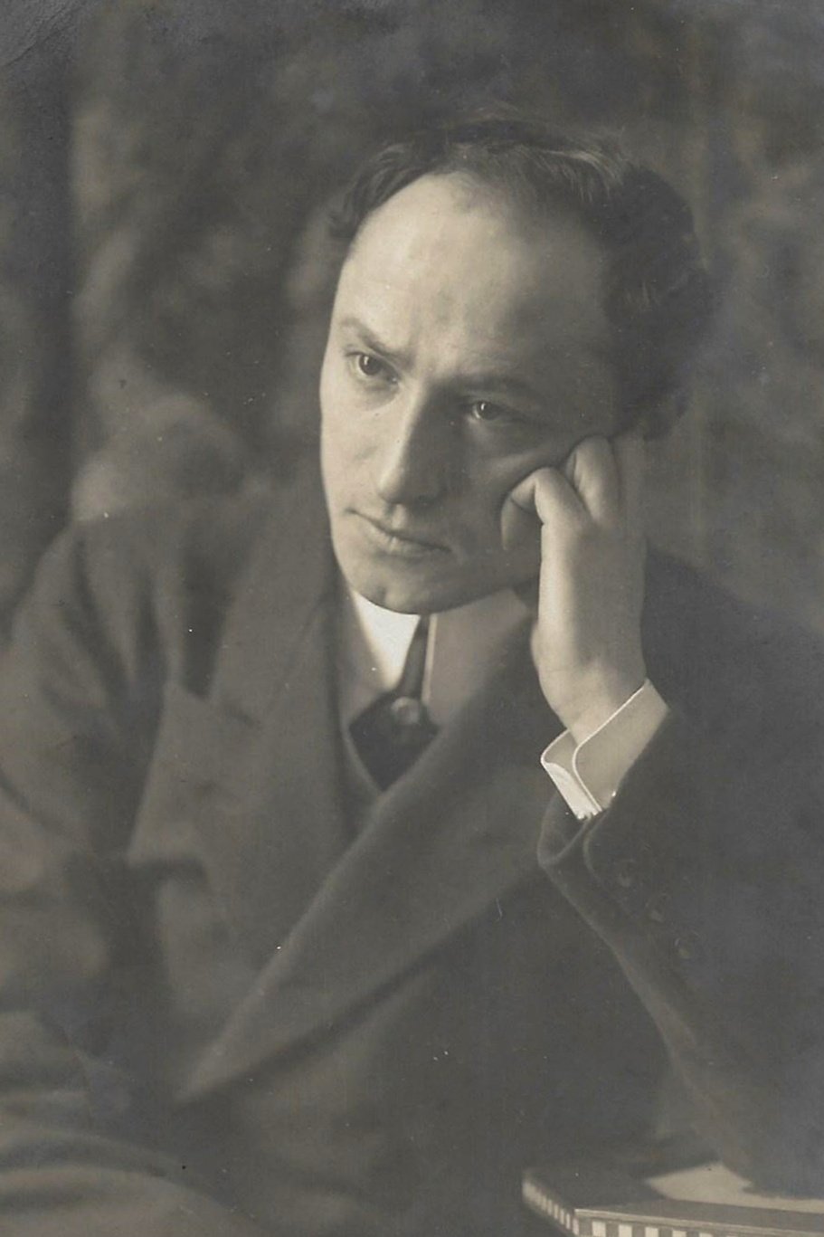 Ruggero Ruggeri backdrop