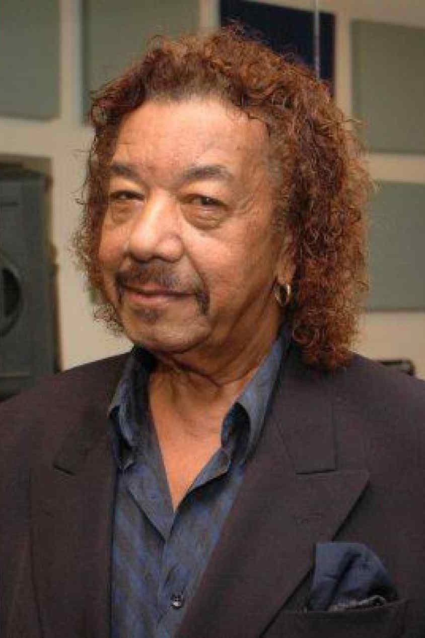 Raul de Souza backdrop