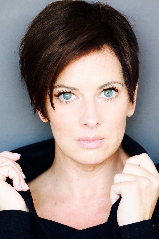 Lizz Carter backdrop