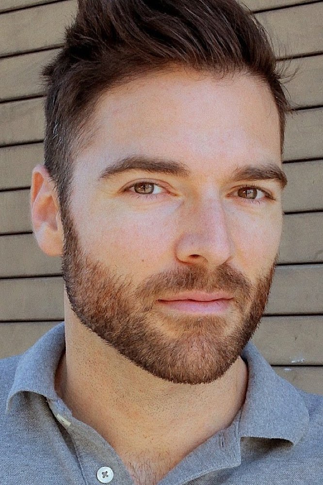 Trevor Kuhn: Trevër Kun backdrop