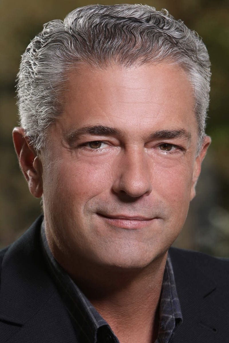 Malek Akkad → Malek Akad backdrop