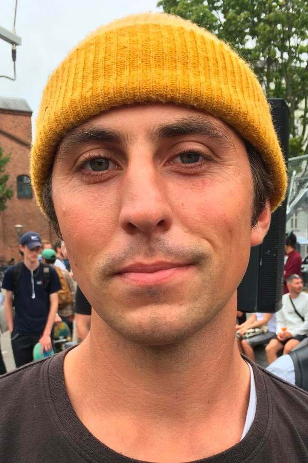 Tom Karangelov backdrop