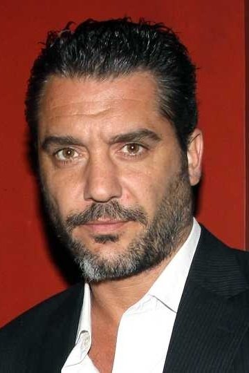 Maxi Ghione backdrop