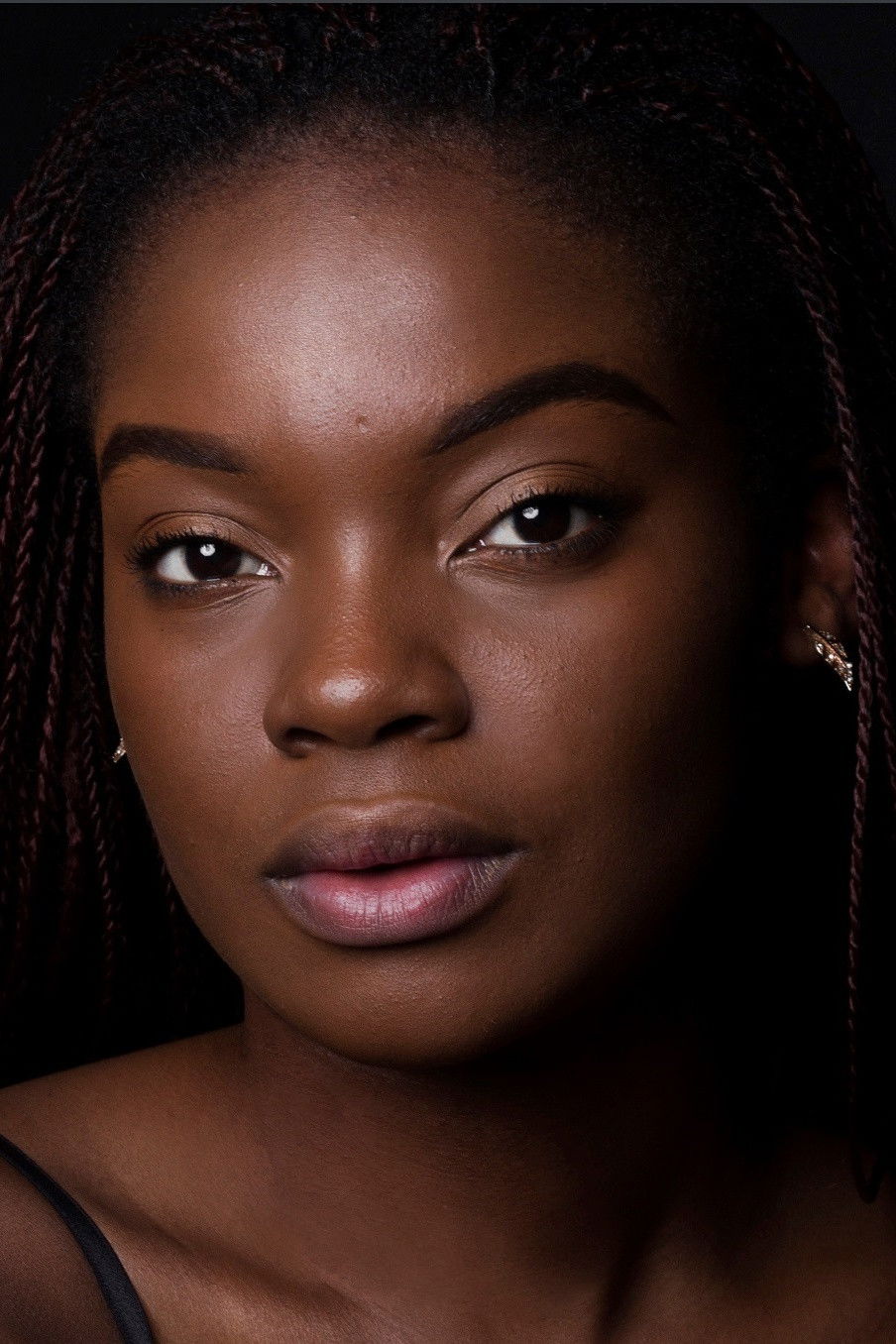 Melanie de Vales backdrop