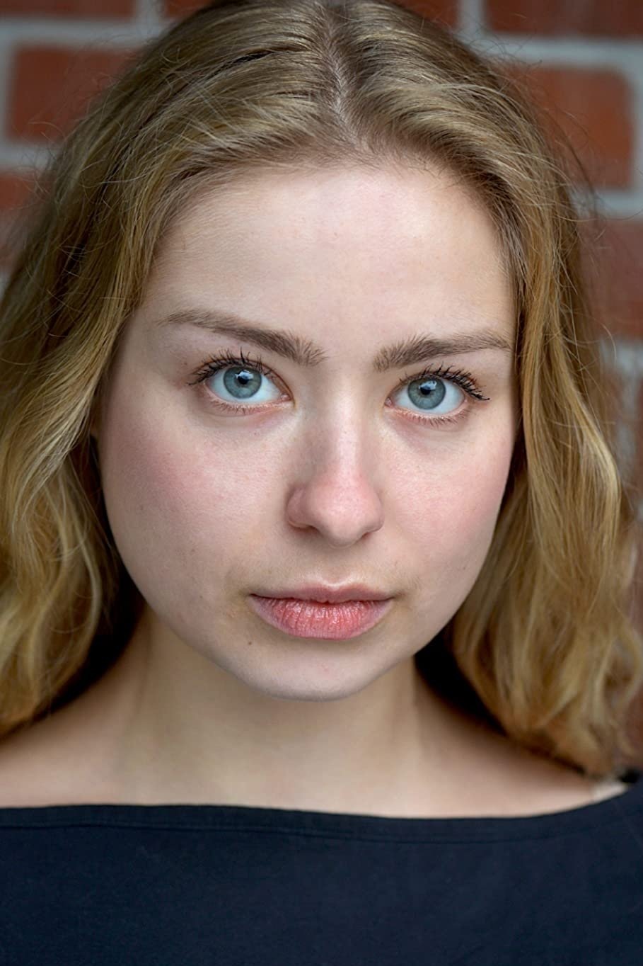 Éléonore Lamothe backdrop