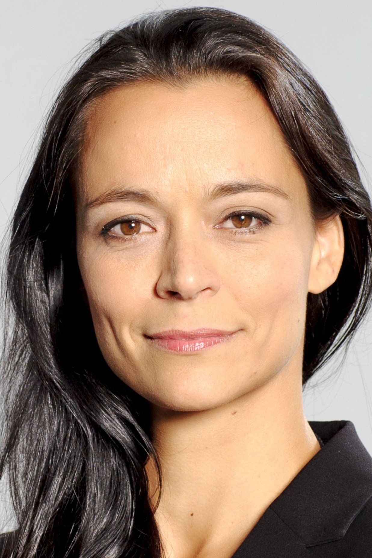 Yvonne De Bark backdrop