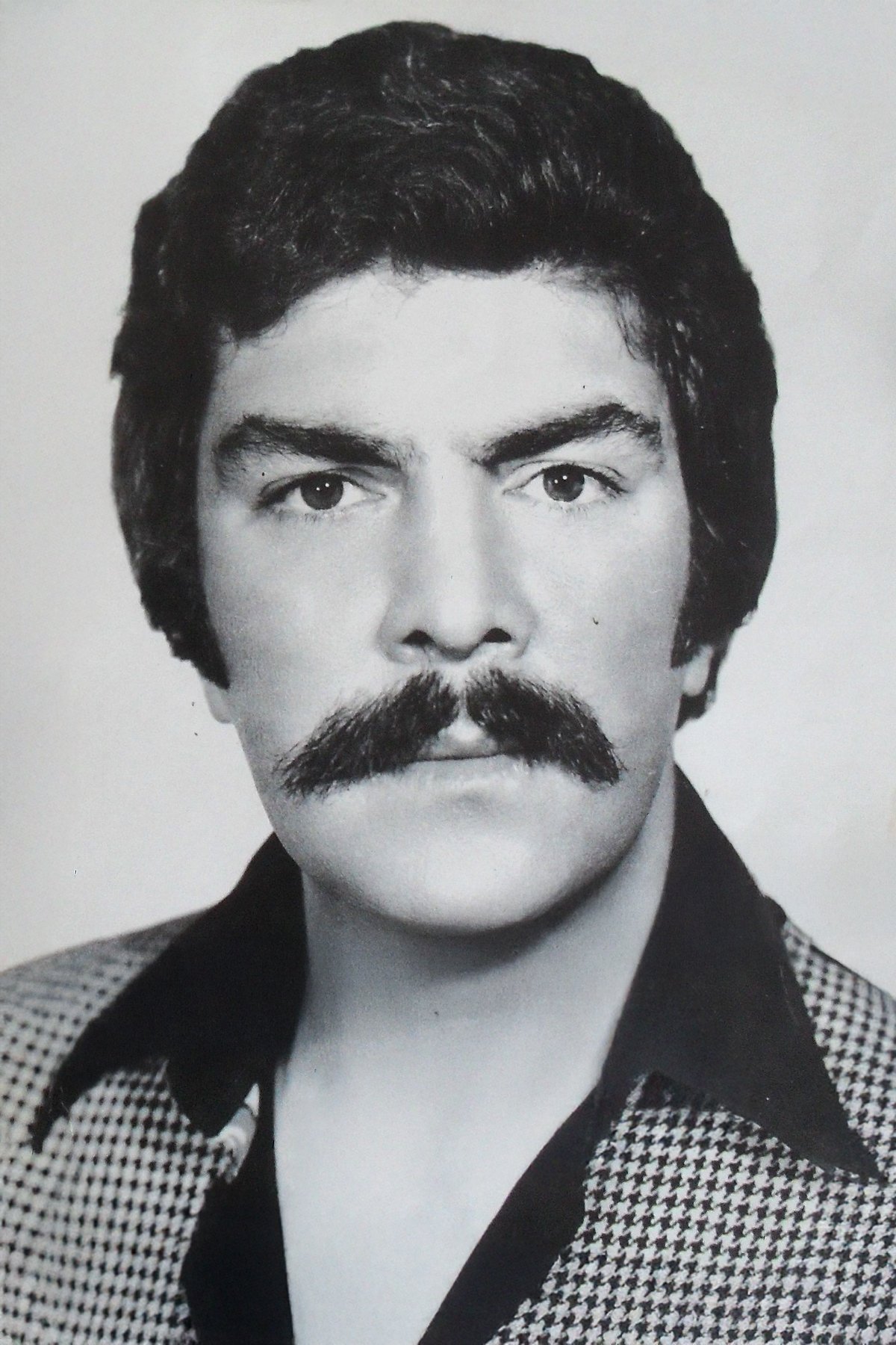 Tanju Korel backdrop