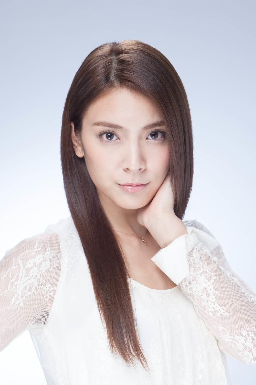 Sayaka Akimoto backdrop