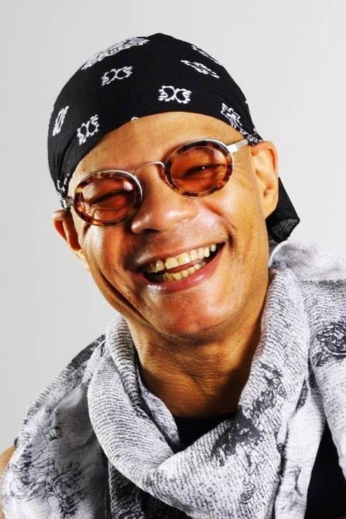 Fernando Saunders backdrop