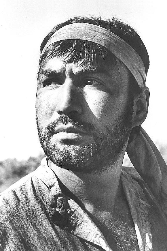 Julio Aldama backdrop