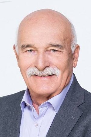 Antonis Antoniou backdrop