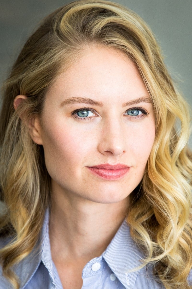 Caitlin Thompson backdrop