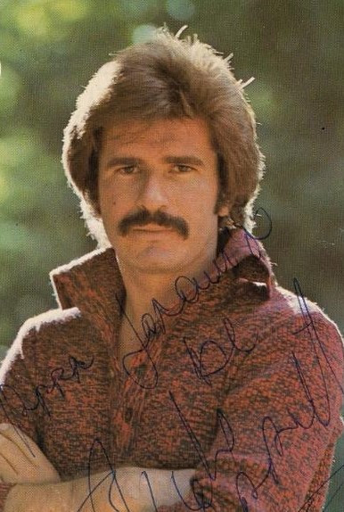 Bigote Arrocet backdrop