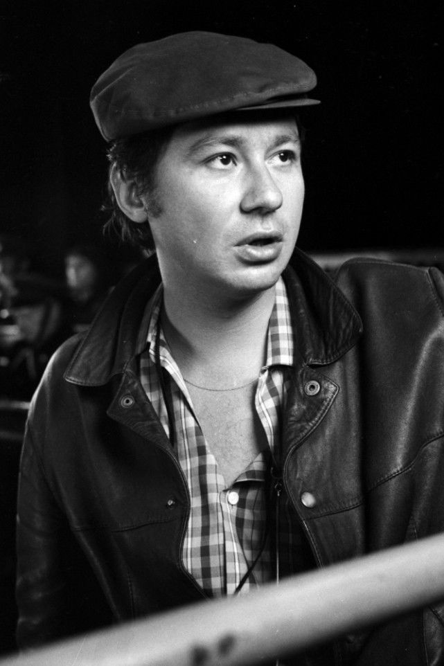 Bogdan Dziworski backdrop