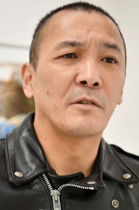 Kiyotaka Tsurisaki backdrop