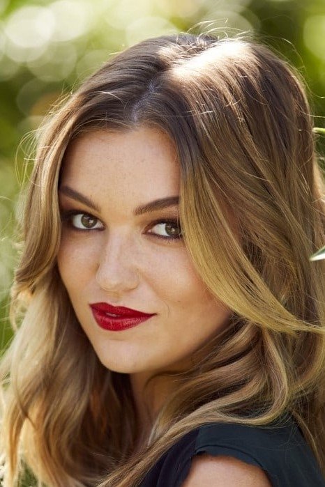Lili Simmons backdrop