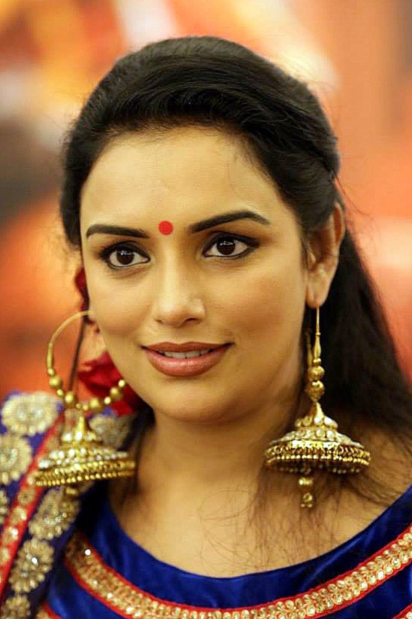 Shweta Menon backdrop