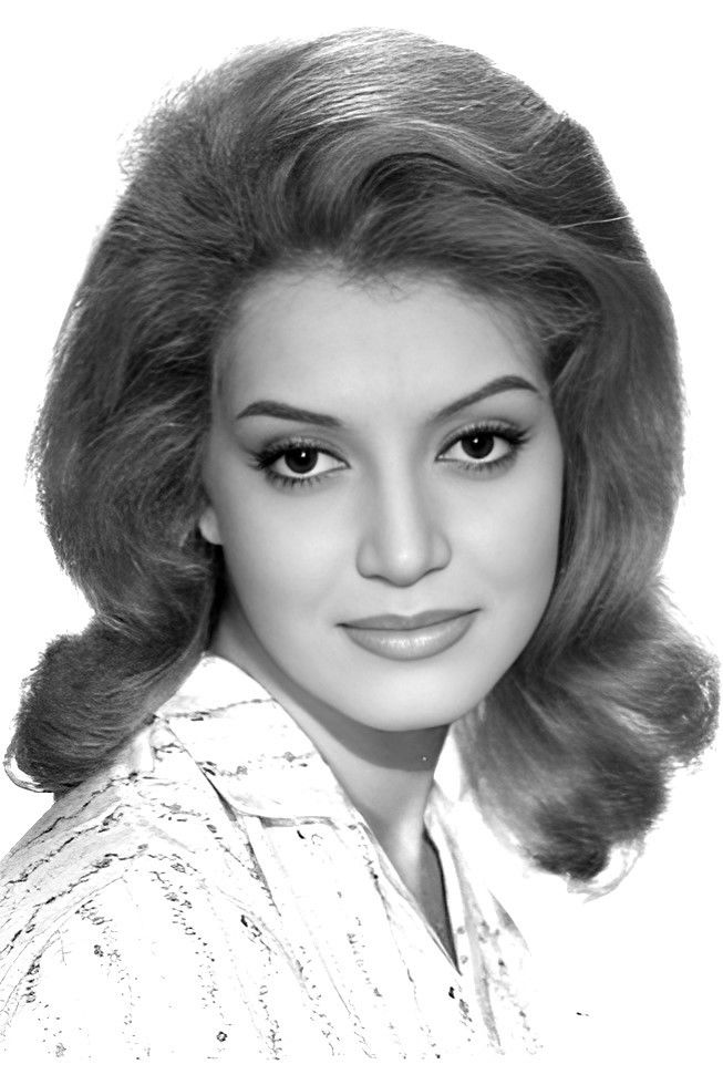 Mercedes Alonso backdrop