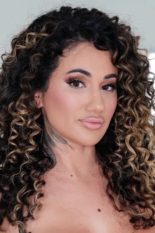 Arabelle Raphael backdrop