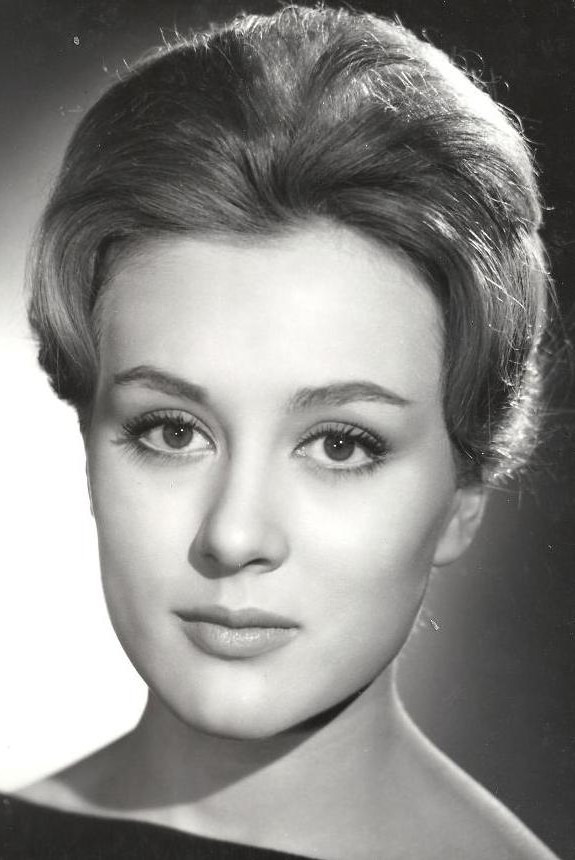 María Mahor backdrop