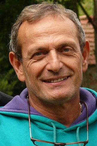 Kunt Tulgar backdrop