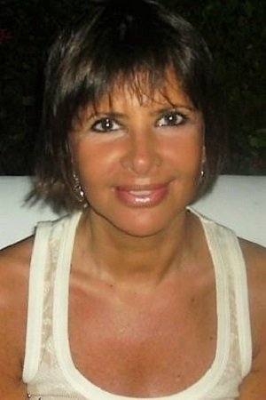 Anaís de Melo backdrop