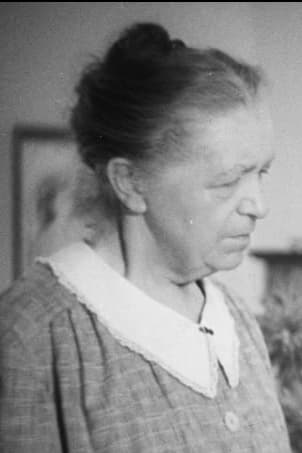 Hélène Dartigue backdrop