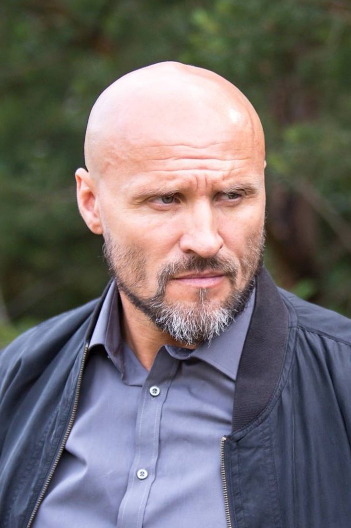 Martin 'Mako' Hindy backdrop