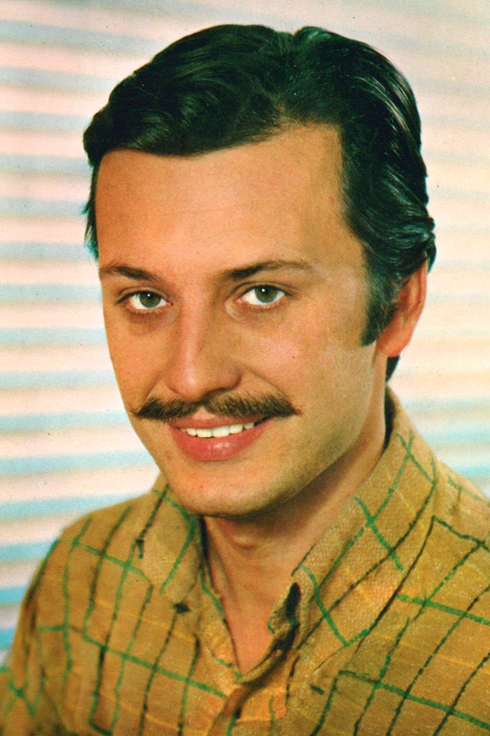 Engin Çağlar backdrop