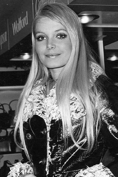 Eva Rueber-Staier backdrop