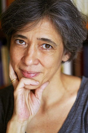 Beatriz Bracher backdrop