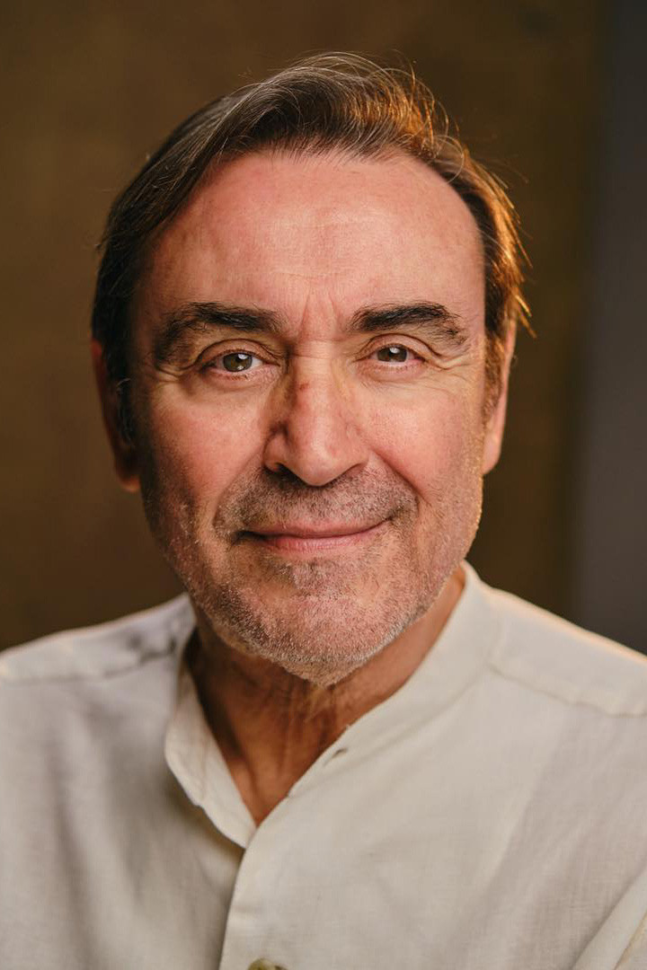 Almeno Gonçalves backdrop