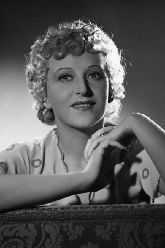 Edith Schollwer backdrop