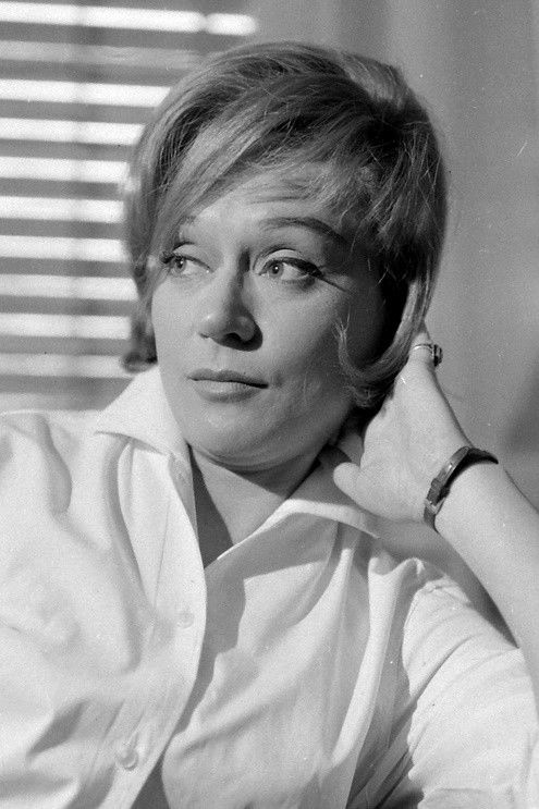 Zsuzsa Bánki backdrop