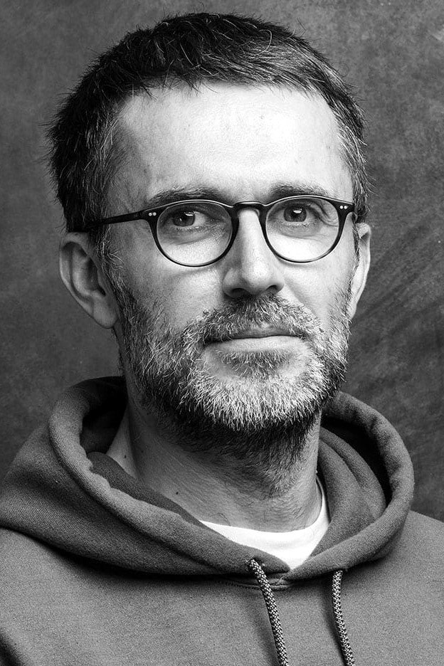 Loïc Prigent backdrop