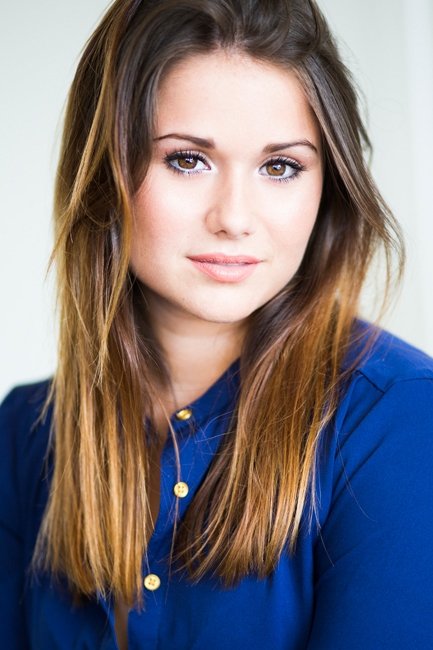 Frédérique Dufort backdrop