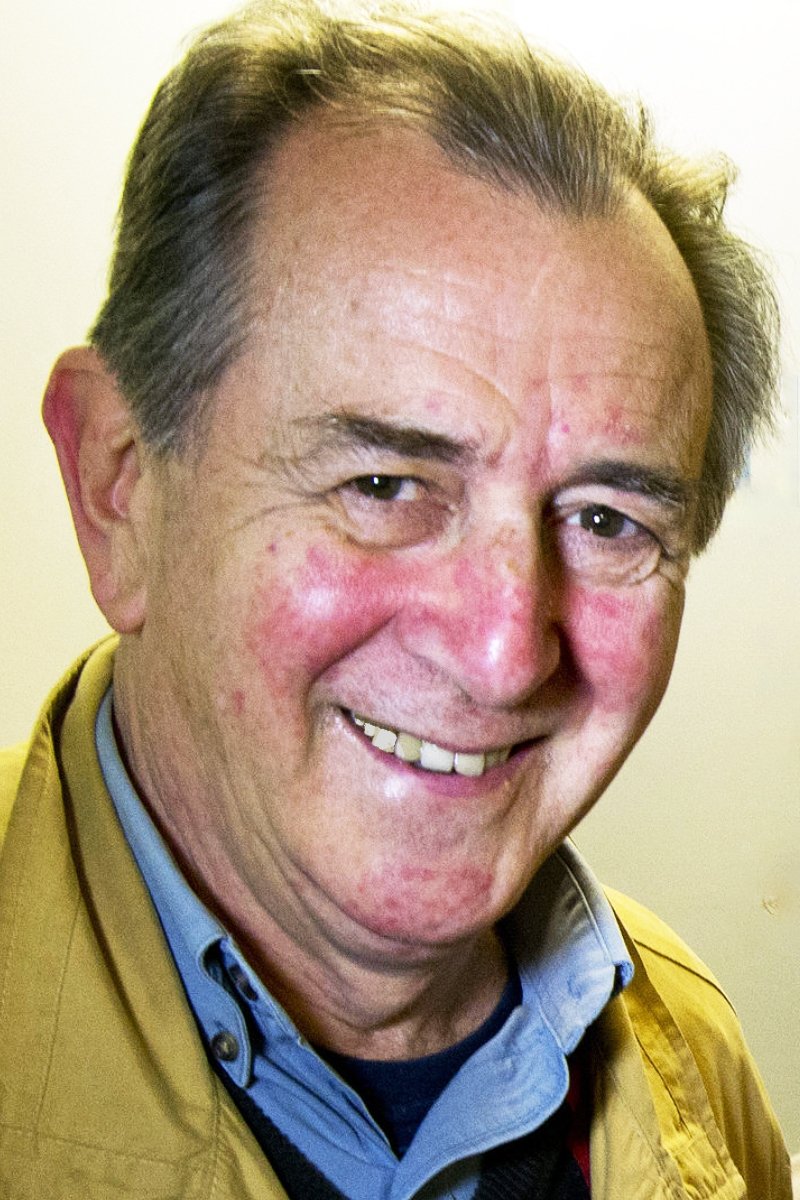 Lorenzo Quinteros backdrop