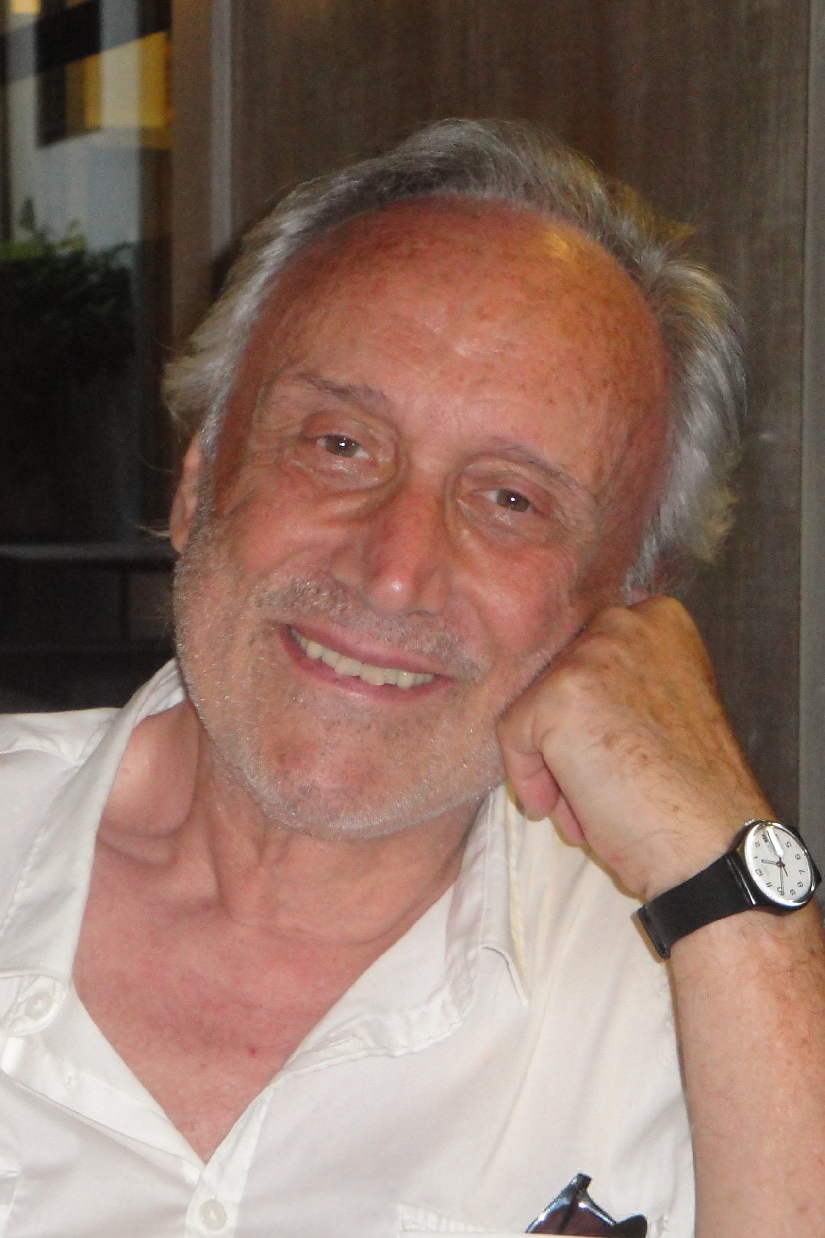 Jordi Cadena backdrop